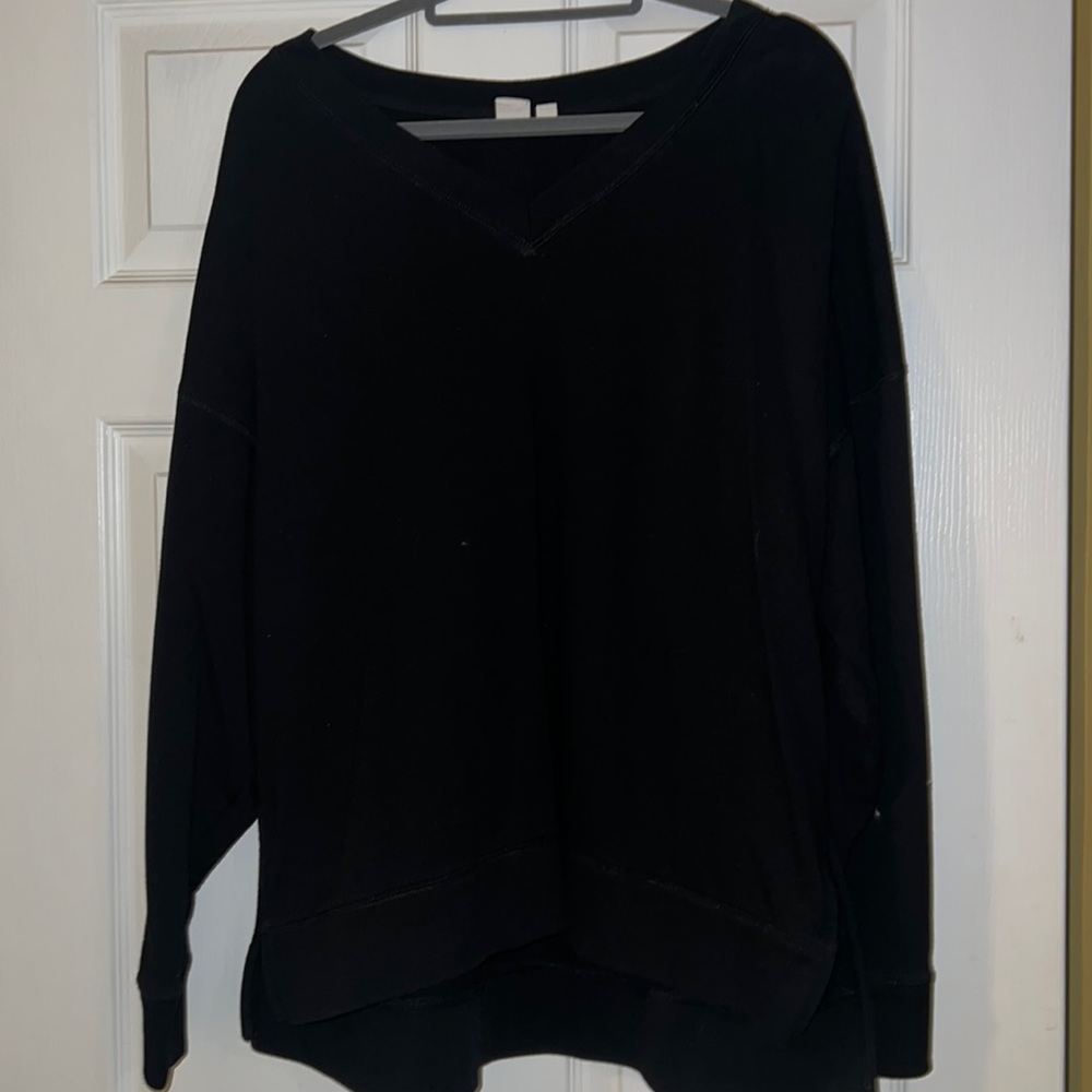 Black v neck cute sweatshirt